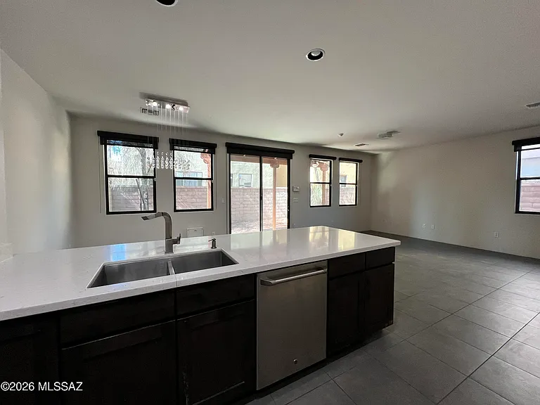 391 E Calderwood Rd — Photo 3