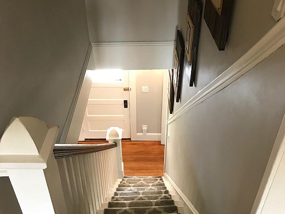 5th image of 32 Bayview Ave