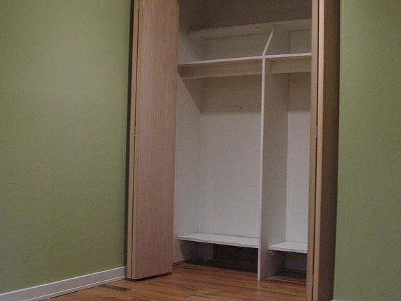 5th image of 418 E Washington St APT 03