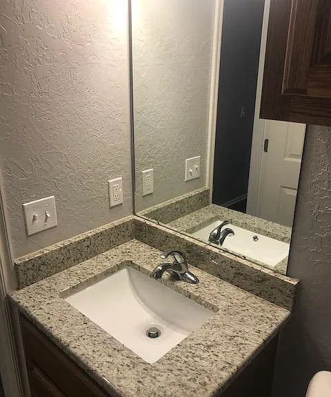 Hall bathroom (2)