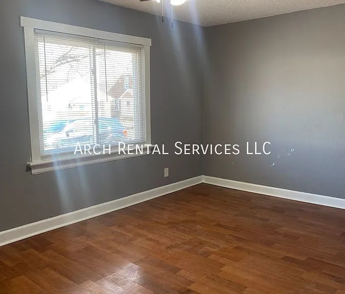 5944 E Victoria Ave — Photo 3