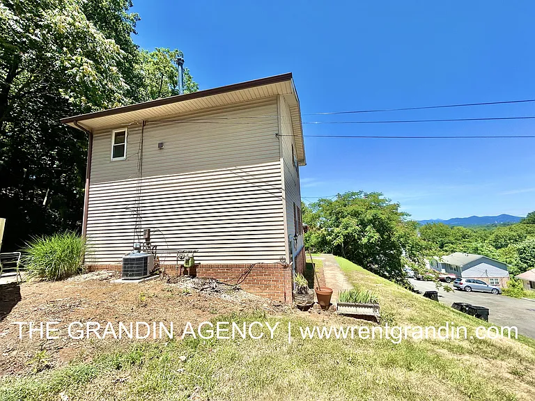 5335 Carolyn Cir #5335 — Photo 3