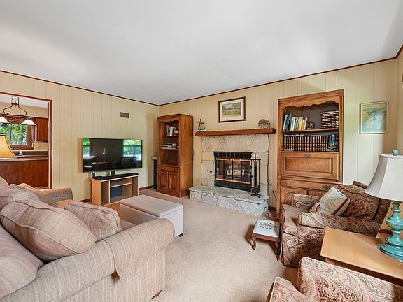 3rd image of 737 Clovetree Ct