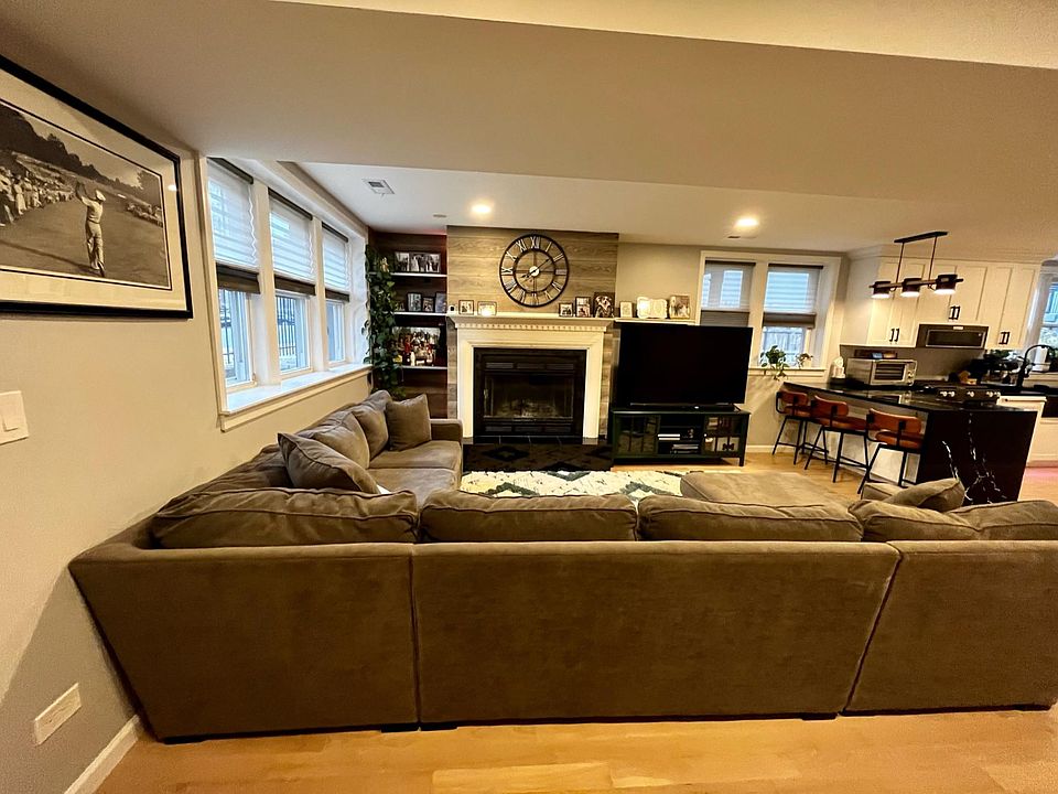 Living Room (big enough for 11' Sectional)