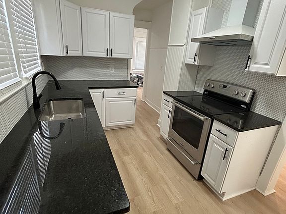 5th image of 4138 Locust St