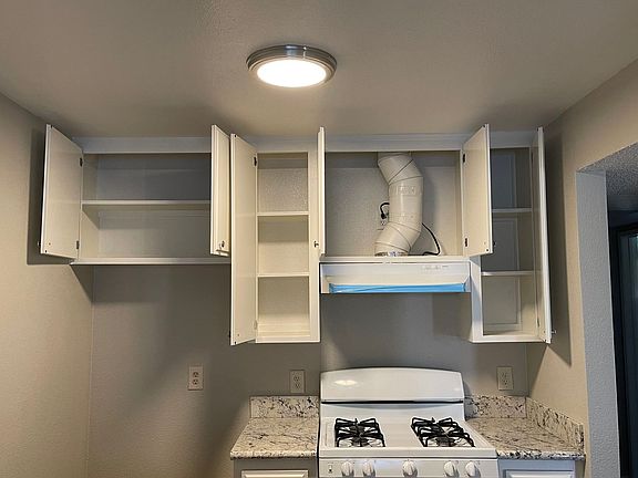 2nd image of 1615 Yosemite Dr #207