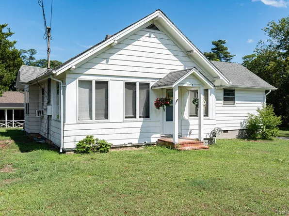 1405 Bay Avenue, Mattituck, NY 11952