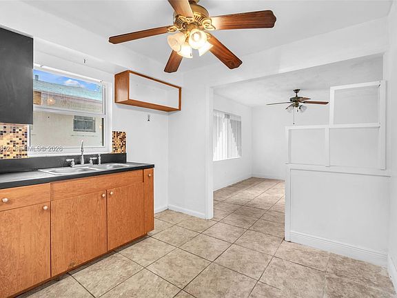 4th image of 2301 SW 48th Ave