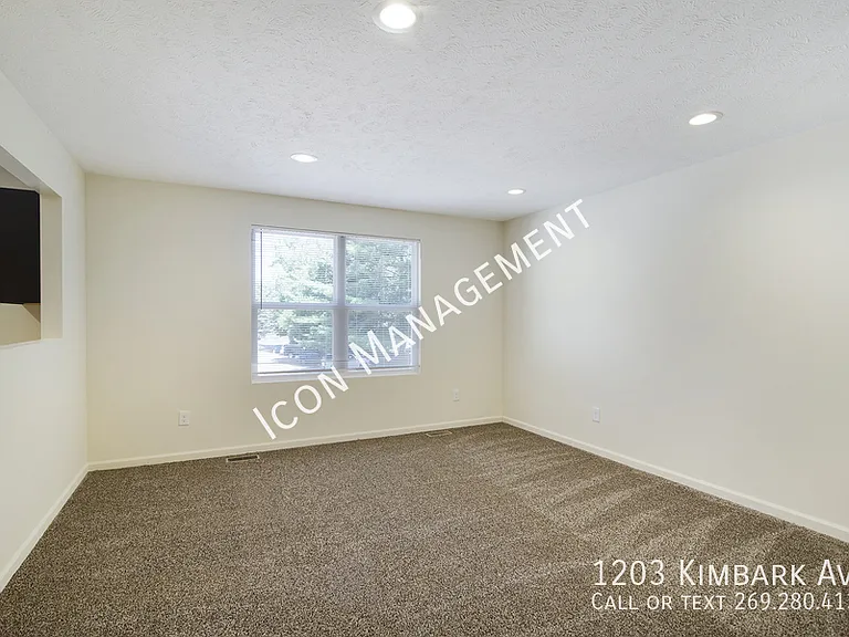 1203 Kimbark Ave — Photo 5