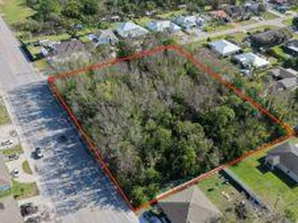 274 NE Saint James Drive, Port St Lucie, FL 34983