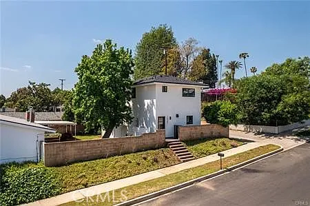 16602 Superior St Photo 1