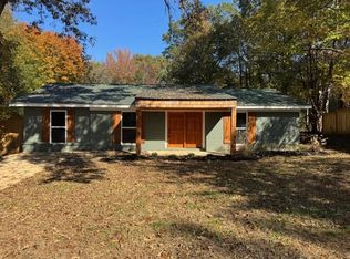 616 Briarwood Dr, New Albany, MS 38652