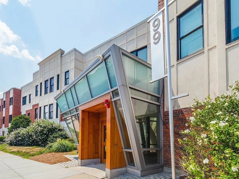 99 Chestnut Hill Ave #202