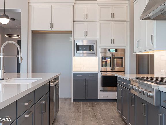 3rd image of 10114 S 38TH Lane