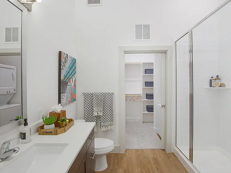 The Monroe Apartments — Photo 15