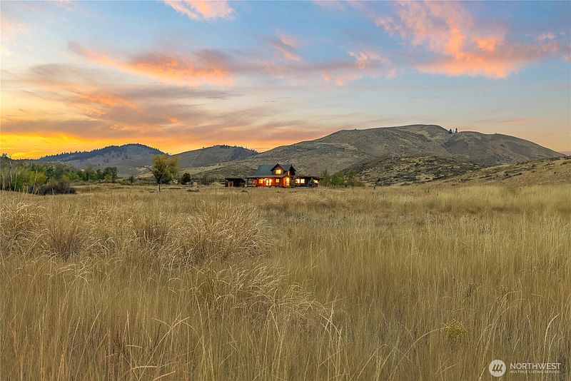 4th image of 135 Hamilton Ranch Loop