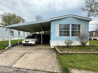 607 Sugar Pines Dr SW, Warren, OH 44481