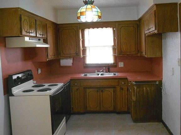 Kitchen, Elect stove, range hood, dishwasher