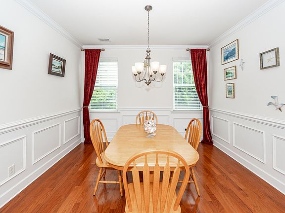 4th image of 320 Bracken Fern Rd