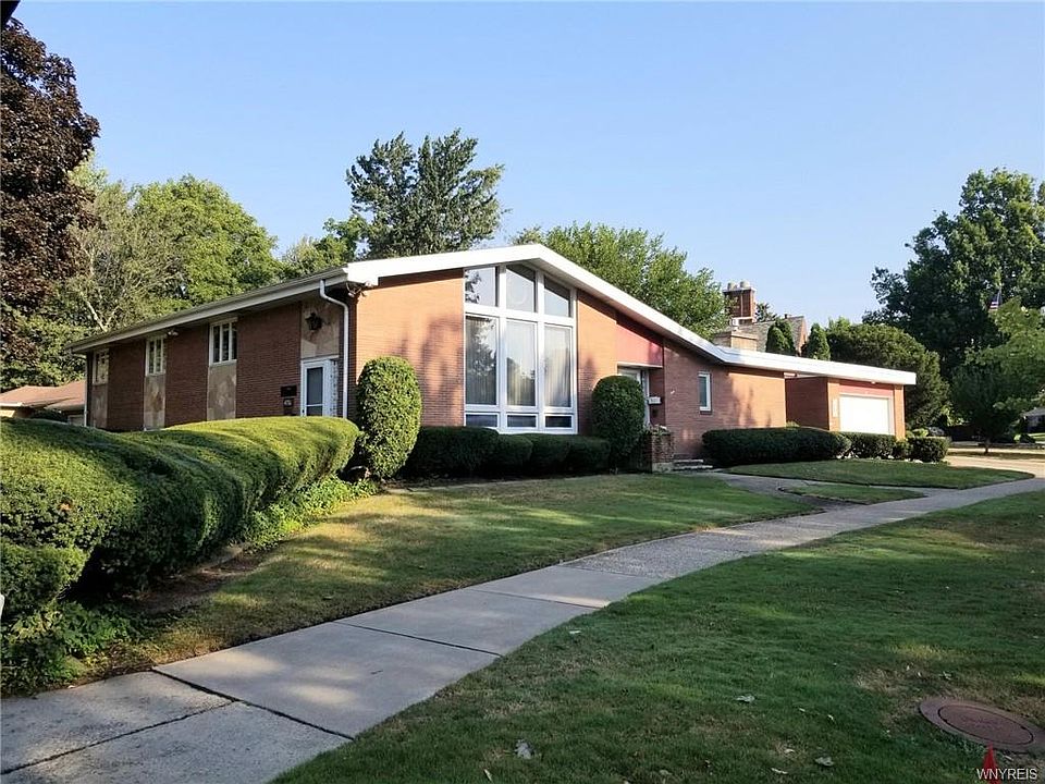 1st image of 4 Smallwood Dr