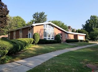 4 Smallwood Dr, Amherst, NY 14226