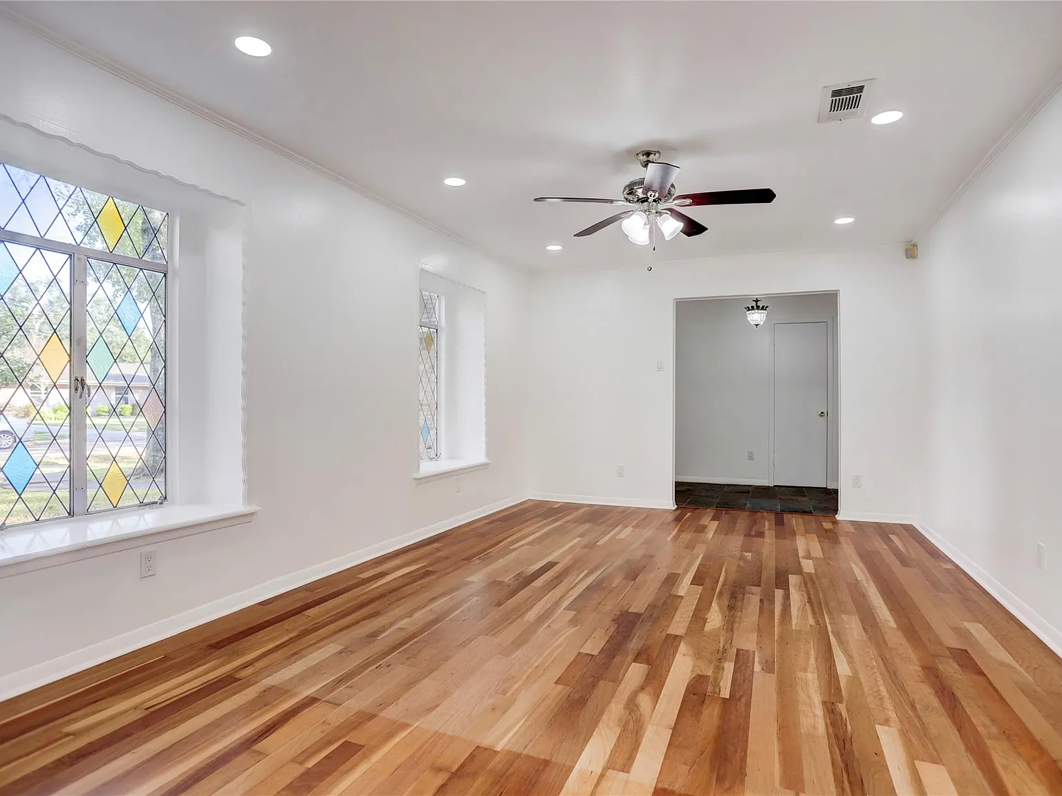3 bed, 2.0 bath, 2085 sqft, $2,895 — Photo 2