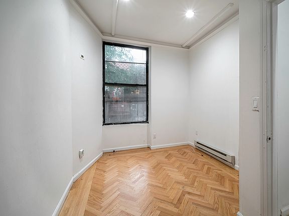 4th image of 326 W 49th St #1FW1