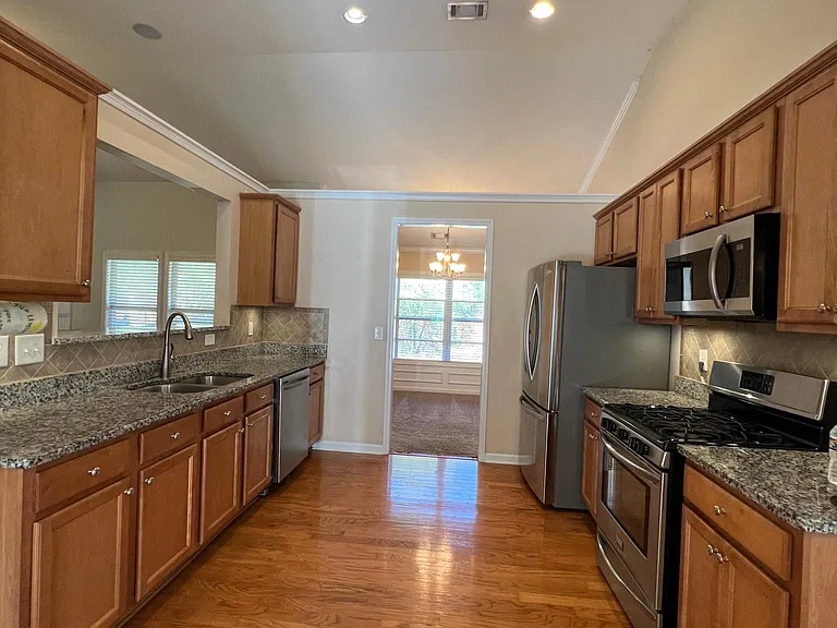2541 Southhaven Ln — Photo 5