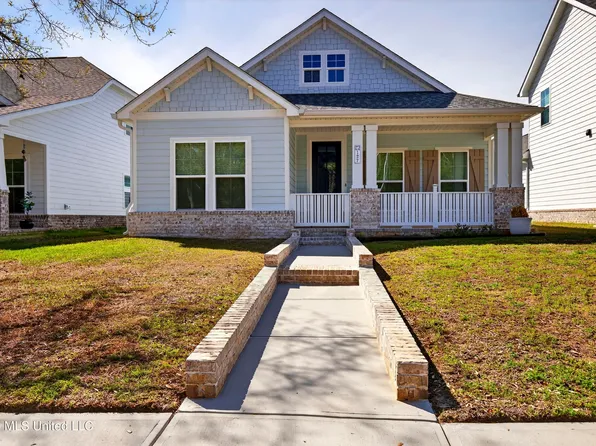 127 Grande View Dr, Biloxi, MS 39531