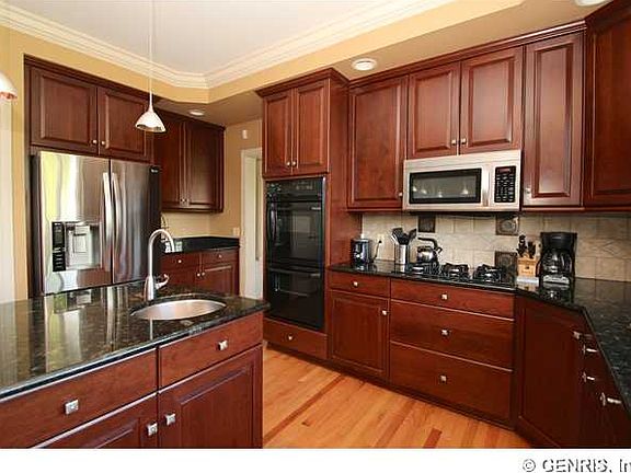 4th image of 15 Crownwood Cir