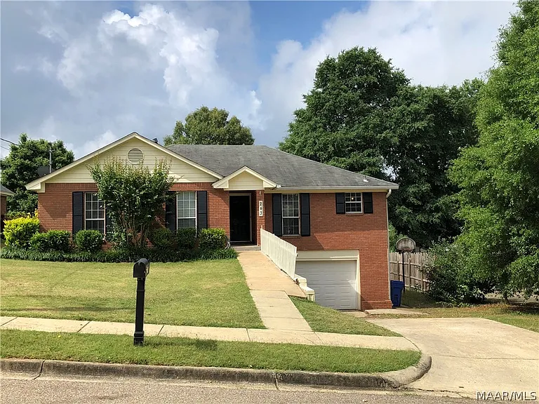 243 Primrose Dr — Photo 2