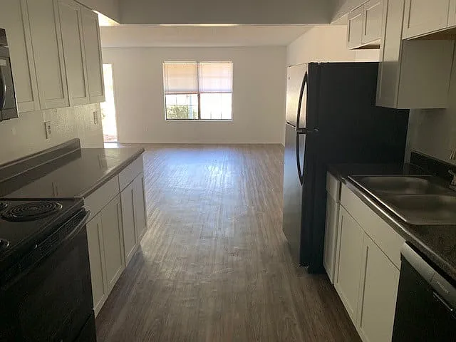 Country Lakes Apartments — Photo 3