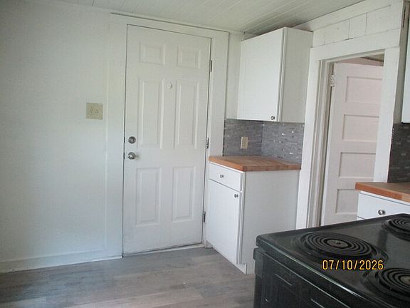 5th image of 348 Broad Dr SW
