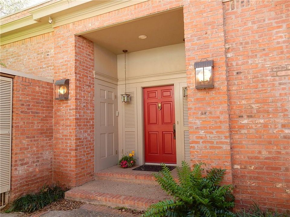 1st image of 725 Rivercrest Dr