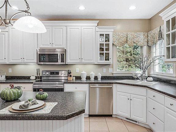 4th image of 232 Manor Hill Dr