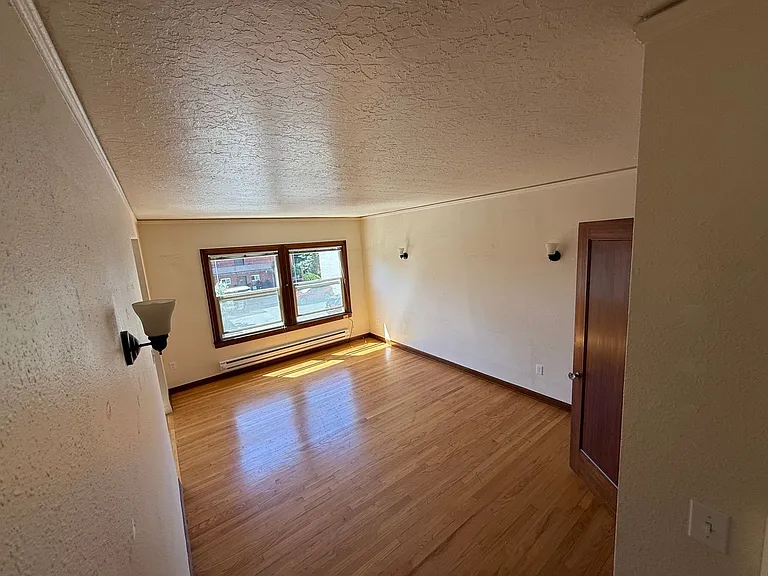 The Mulholland Apartments — Photo 27