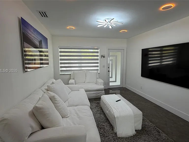 11500 SW 185th Ter — Photo 3