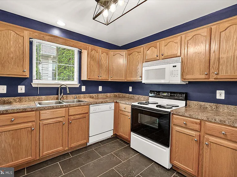 1110 Jousting Way — Photo 11