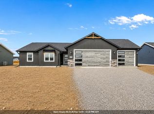 W6882 McAllister Dr, Greenville, WI 54942