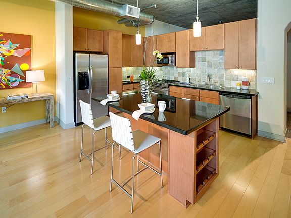 5th image of 840 E Green St Unit 307