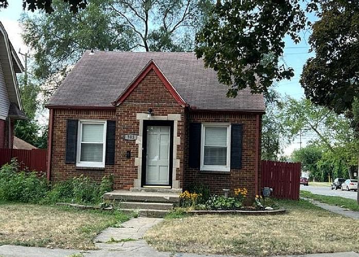 1st image of 985 Lincoln Ave
