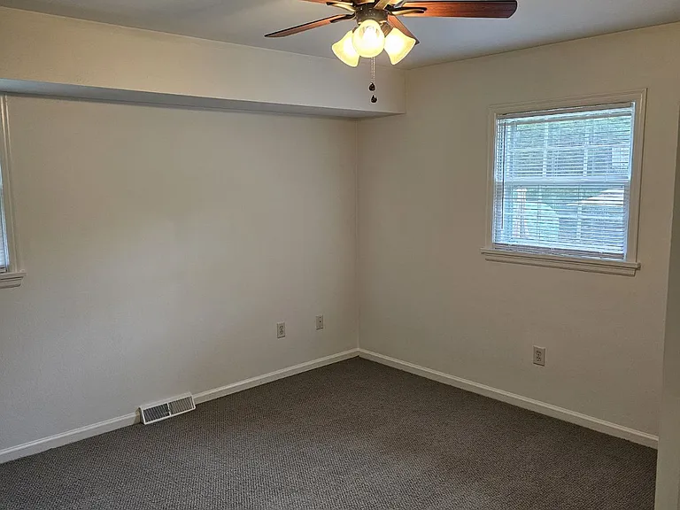 5553 Cynthia Dr — Photo 7