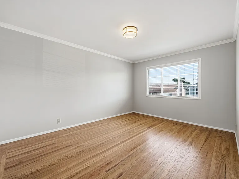 435 Alhambra Rd — Photo 5