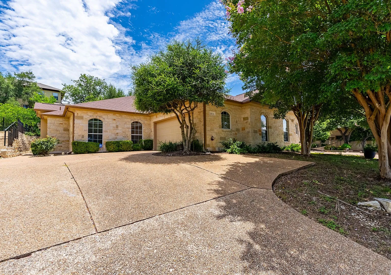 Luxury Living: Stunning 2-Bed Townhome in Lakeway - Your Dream Home Awaits! Schedule Your Tour To... — Photo 2