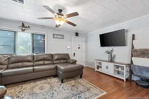 821 S Crocker St — Photo 3