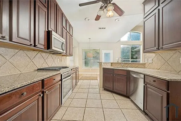 1650 Meadows Ave — Photo 11
