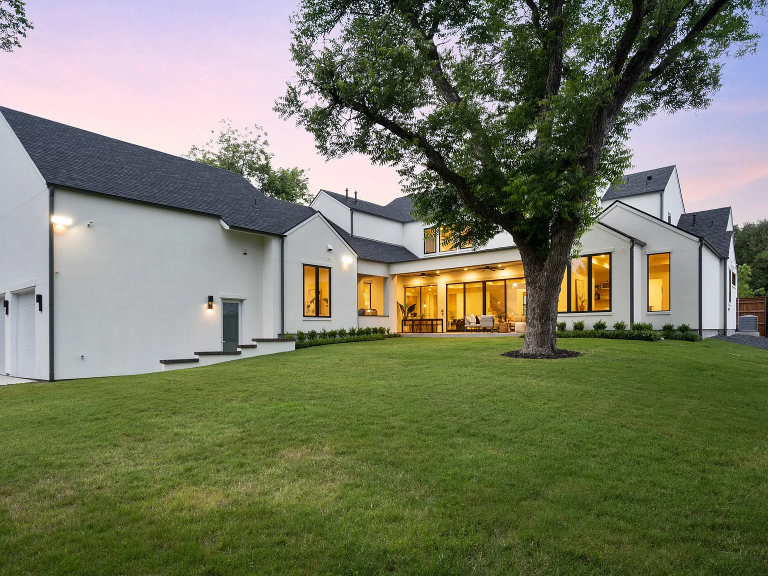 6 bed, 6.5 bath, 6748 sqft, $20,000 — Photo 4