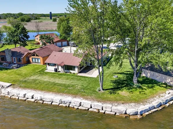 8890 Twin Harbor Rd, Sturgeon Bay, WI 54235