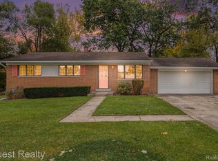 1235 Jeffwood Dr, Waterford, MI 48327