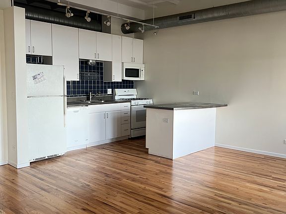 Kitchen / Dinning area
